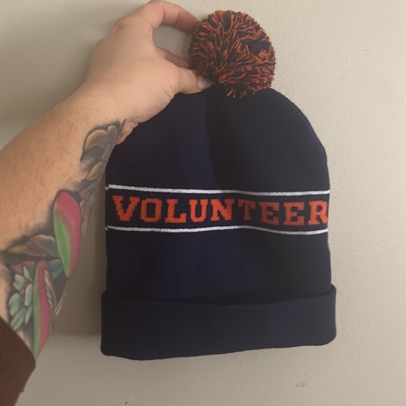 2024 NYC New York City Marathon Merchandise Volunteer Beanie - Picture 5 of 5